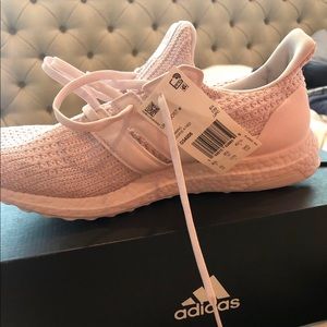 Ultra boost tennis shoes!